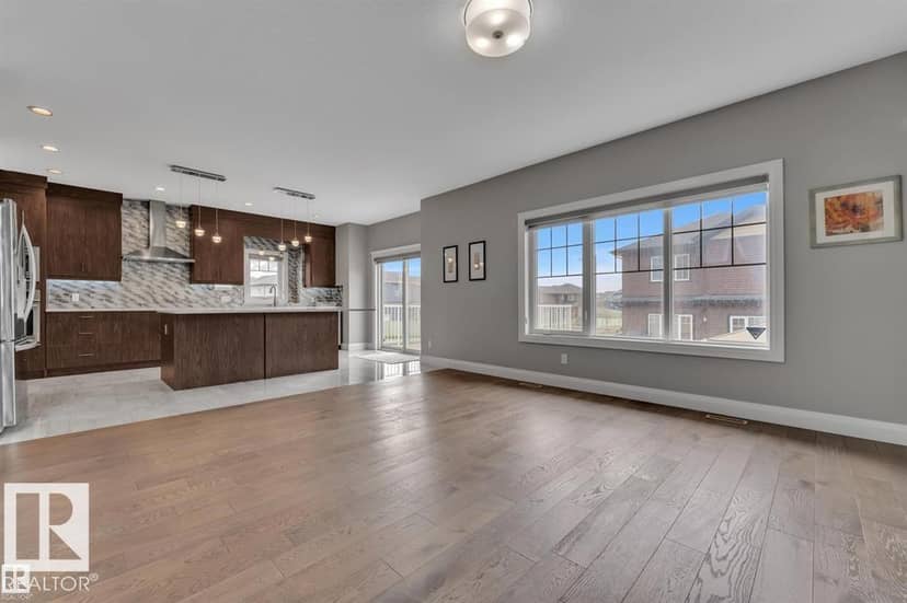 4902 38 ST — photo 15 of 40