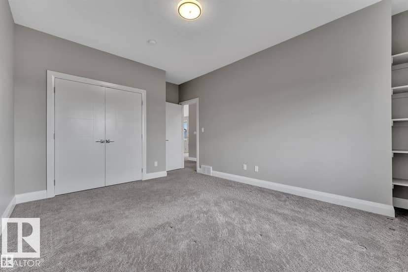 4902 38 ST — photo 28 of 40