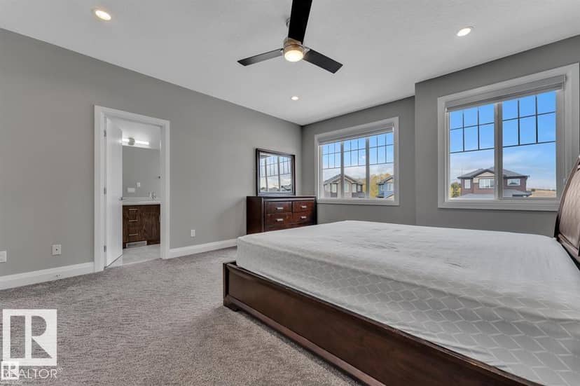 4902 38 ST — photo 32 of 40