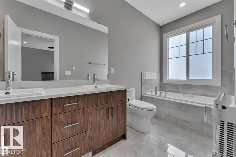 4902 38 ST — photo 33 of 40