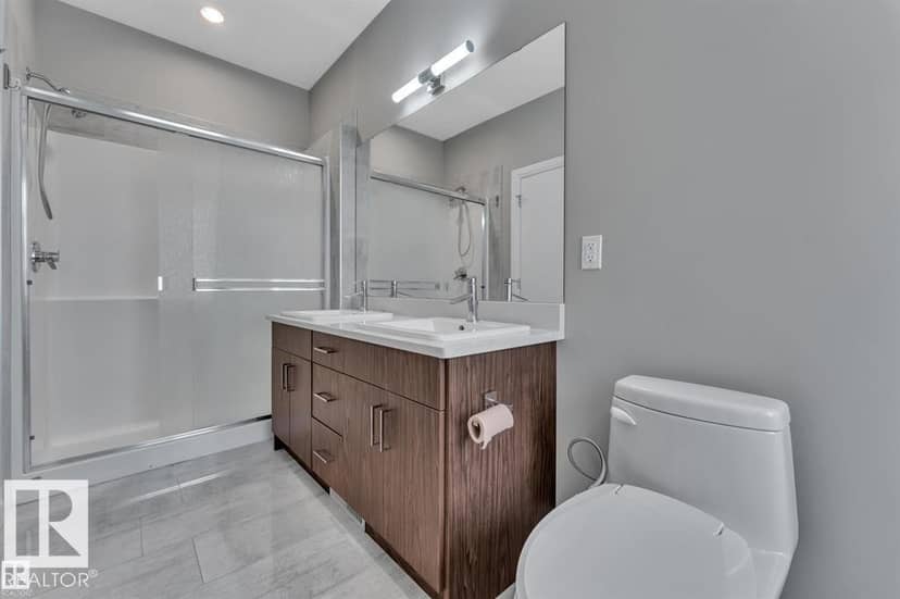 4902 38 ST — photo 34 of 40