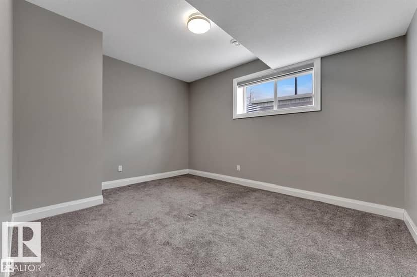 4902 38 ST — photo 39 of 40