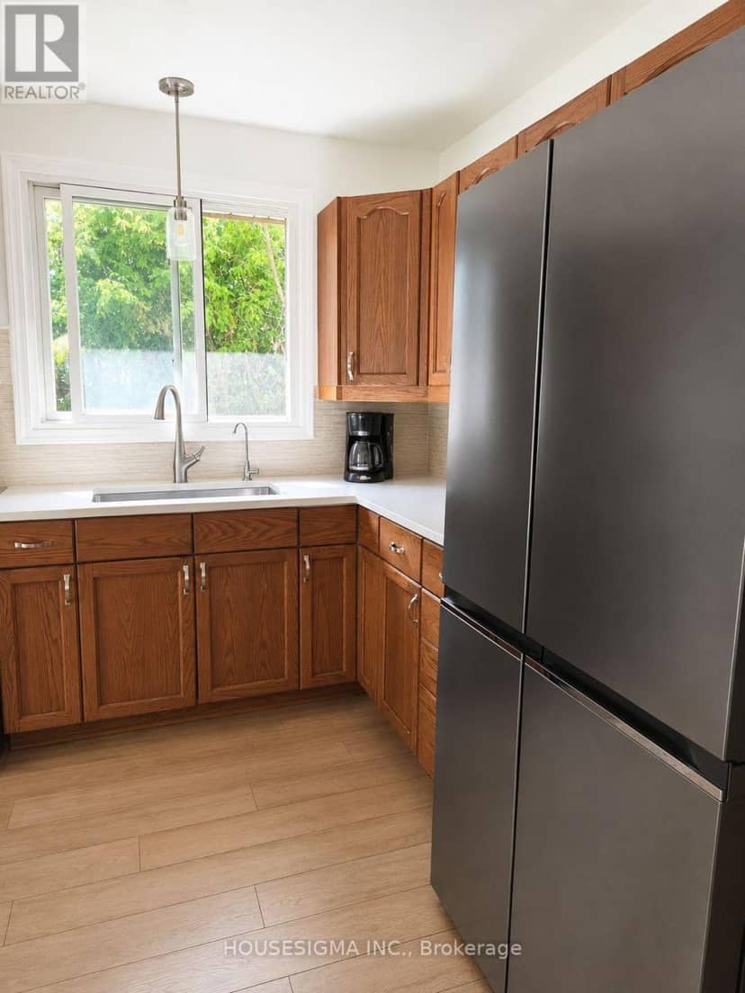 547 Barnes Crescent — photo 7 of 20