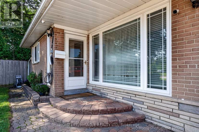 178 Kingsview Boulevard — photo 10 of 25