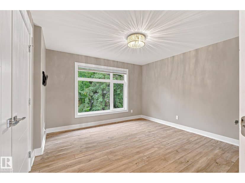 10637 128 ST NW — photo 32 of 40