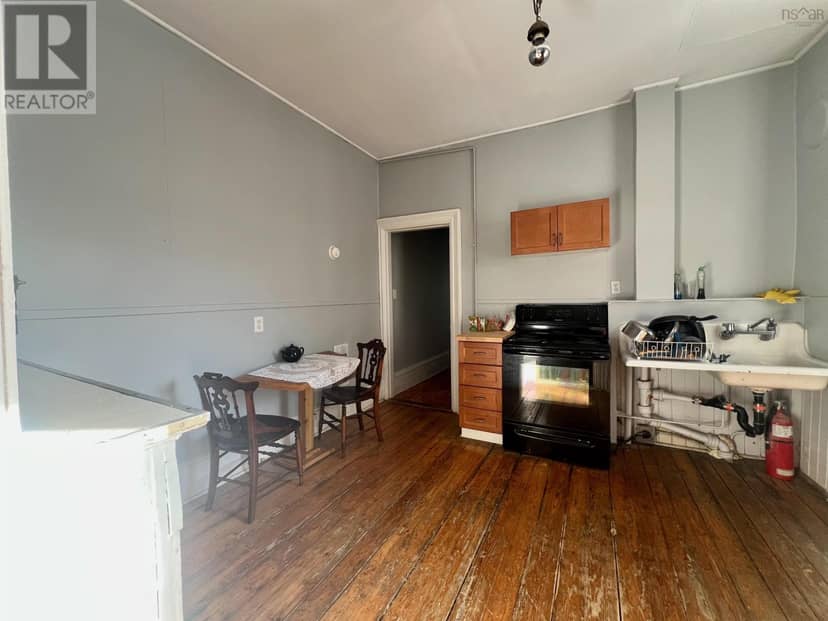 5571 Fenwick Street — photo 27 of 31