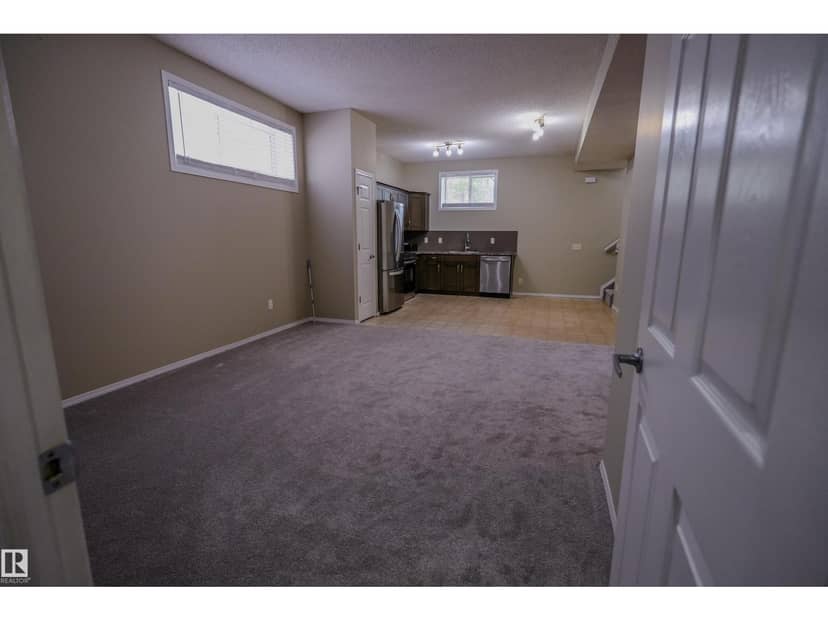 122 142 Selkirk PL — photo 13 of 33