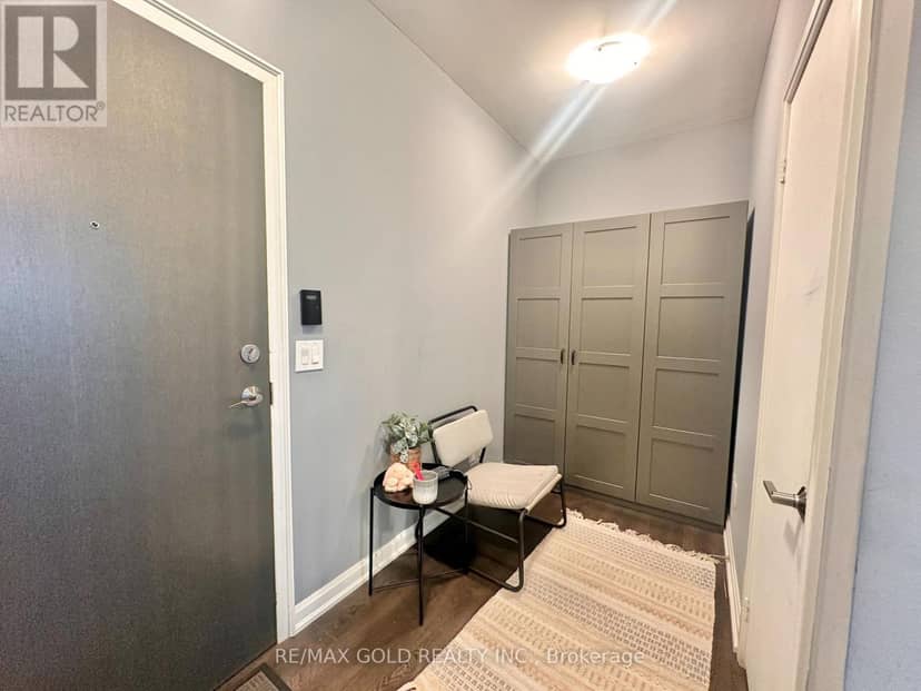702 - 11 Bogert Avenue — photo 2 of 32