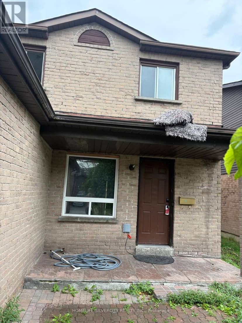 75 Chalmers Crescent — photo 1 of 5