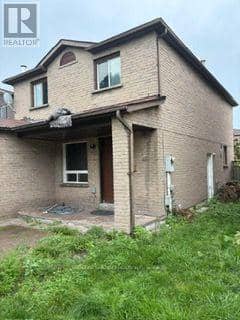 75 Chalmers Crescent — photo 2 of 5