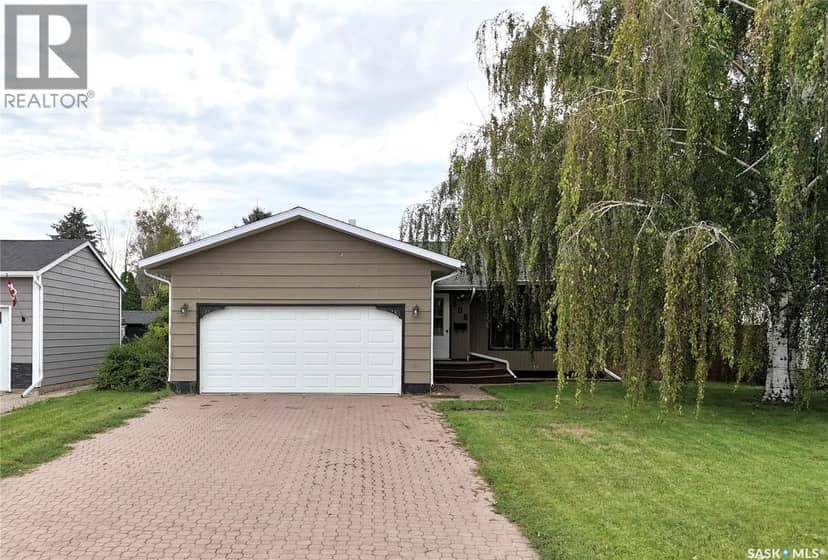 508 McGillivray STREET — photo 1 of 40