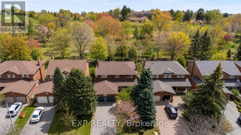 51 Sanderson Crescent, Richmond Hill, photo 3