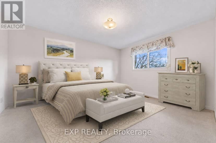 51 Sanderson Crescent — photo 13 of 19