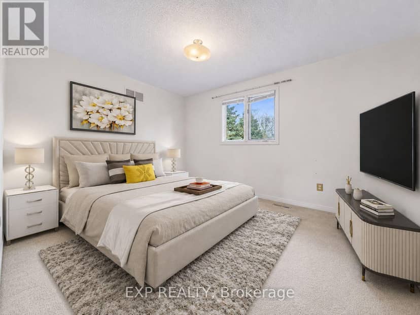 51 Sanderson Crescent — photo 16 of 19