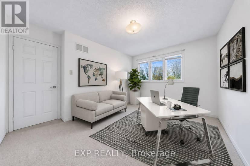 51 Sanderson Crescent — photo 17 of 19
