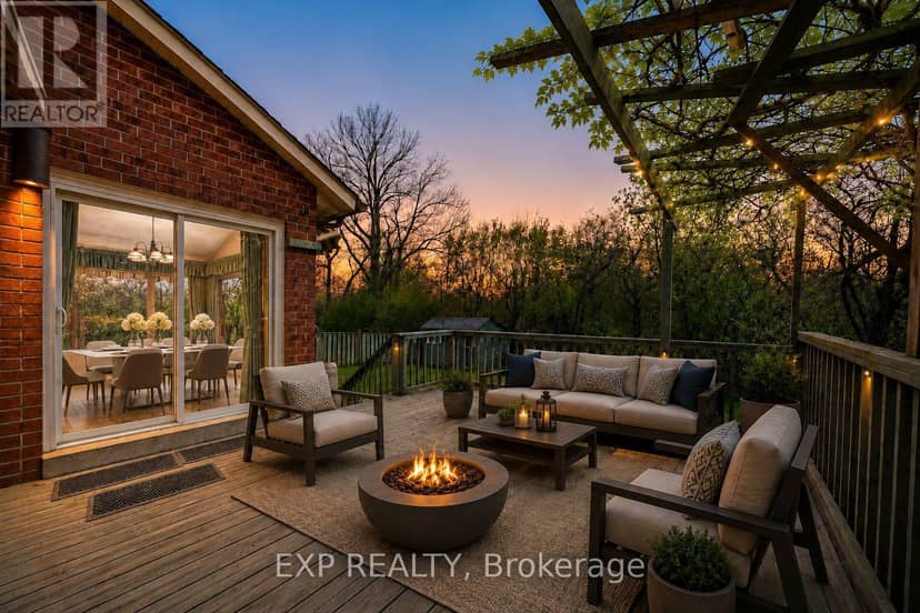 51 Sanderson Crescent, Richmond Hill, photo 2