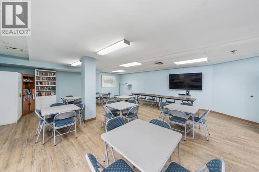 1520 Venetian BOULEVARD Unit# M201 — photo 27 of 40