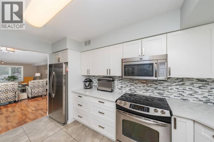 1520 Venetian BOULEVARD Unit# M201 — photo 11 of 40