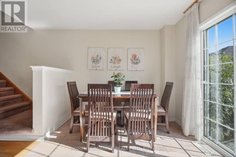 101 Crystalview Crescent — photo 11 of 40