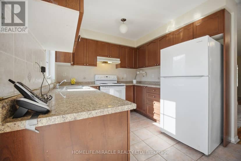 101 Crystalview Crescent — photo 13 of 40