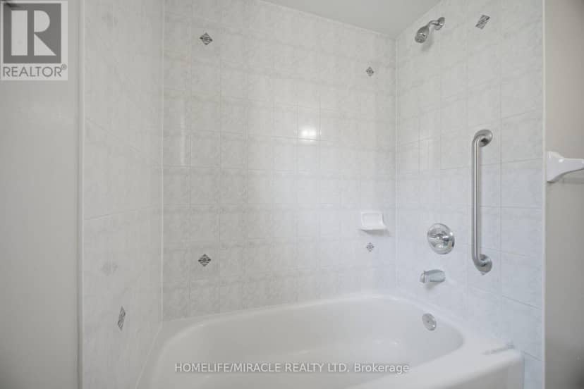 101 Crystalview Crescent — photo 31 of 40