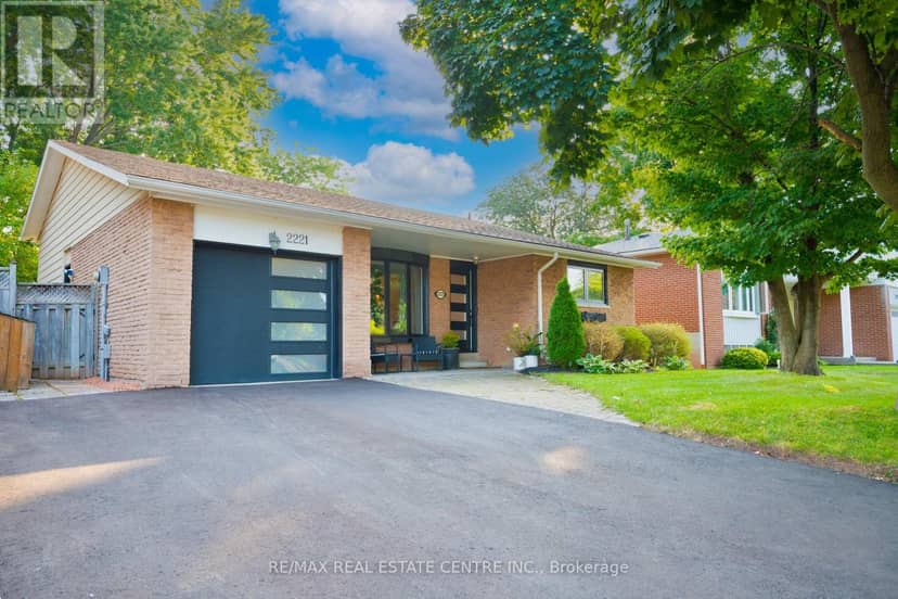 2221 Wyandotte Drive — photo 2 of 21