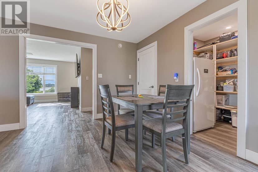 22 RIVERVIEW Crescent — photo 12 of 34