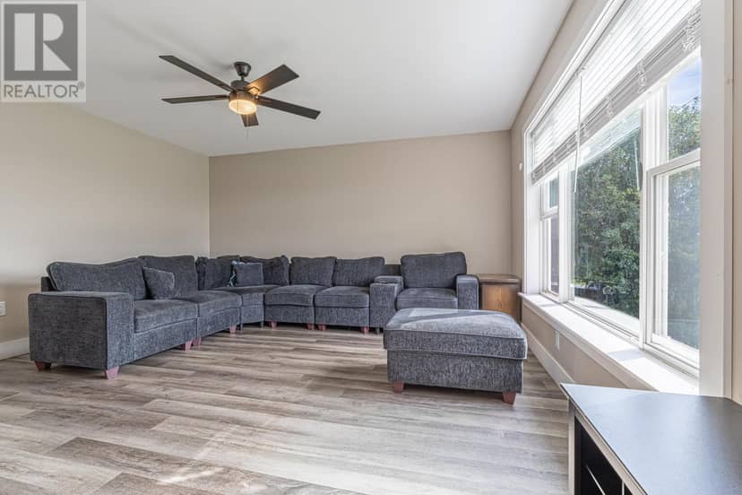 22 RIVERVIEW Crescent — photo 6 of 34