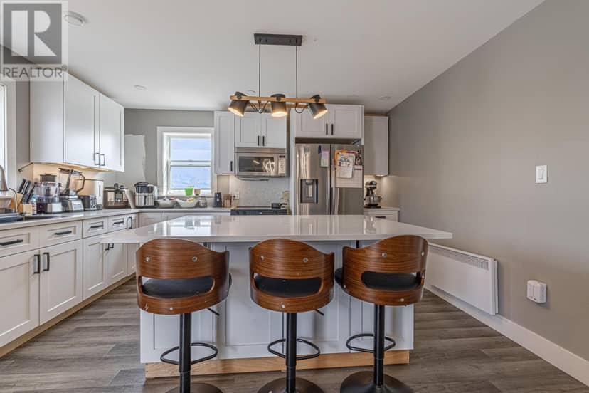 22 RIVERVIEW Crescent — photo 9 of 34