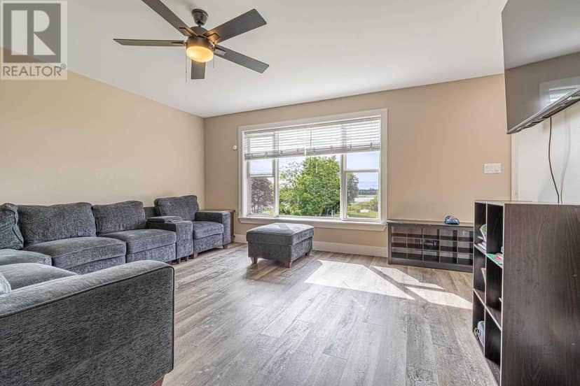 22 RIVERVIEW Crescent — photo 7 of 34