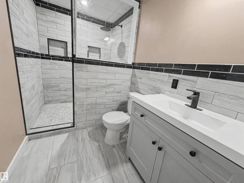 4418 45 AV — photo 16 of 24