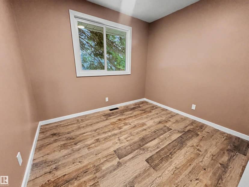 4418 45 AV — photo 11 of 24