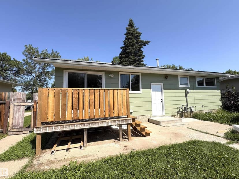 4418 45 AV — photo 19 of 24