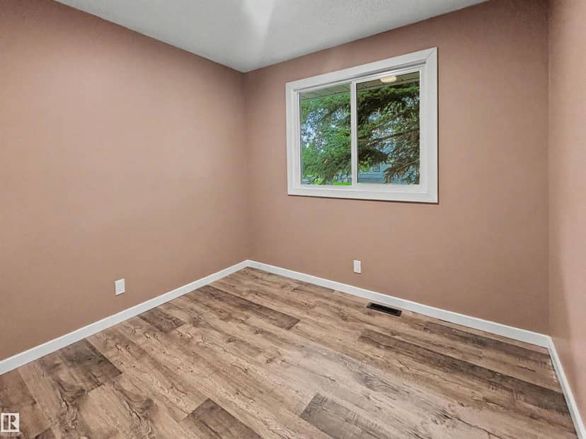 4418 45 AV — photo 9 of 24