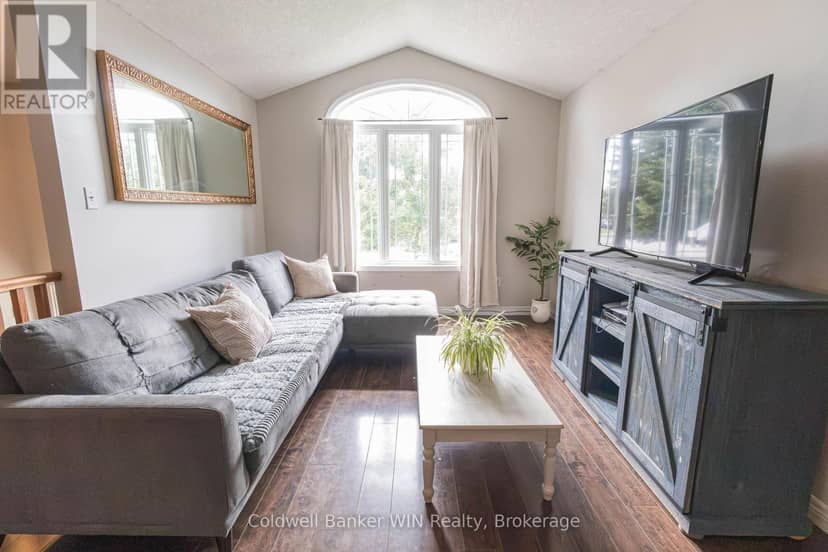 114 Bellamy Crescent — photo 7 of 32