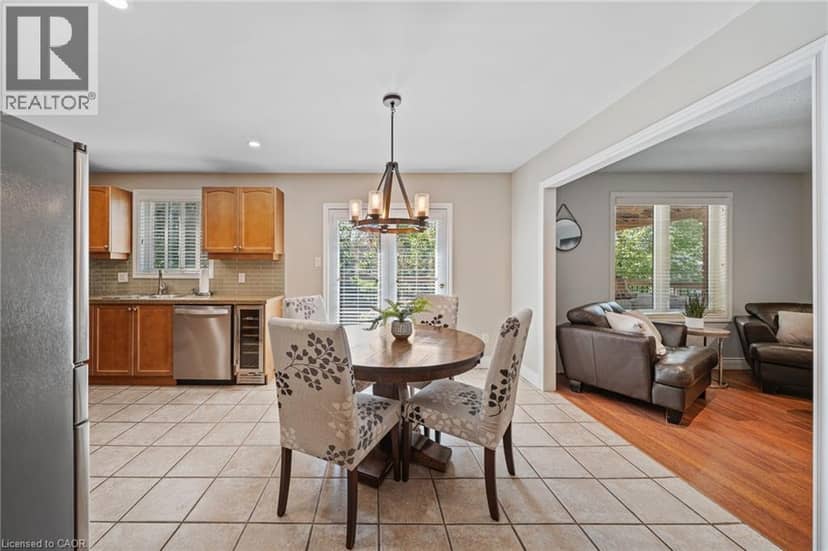 6 SCOTTSWOOD Lane — photo 14 of 40