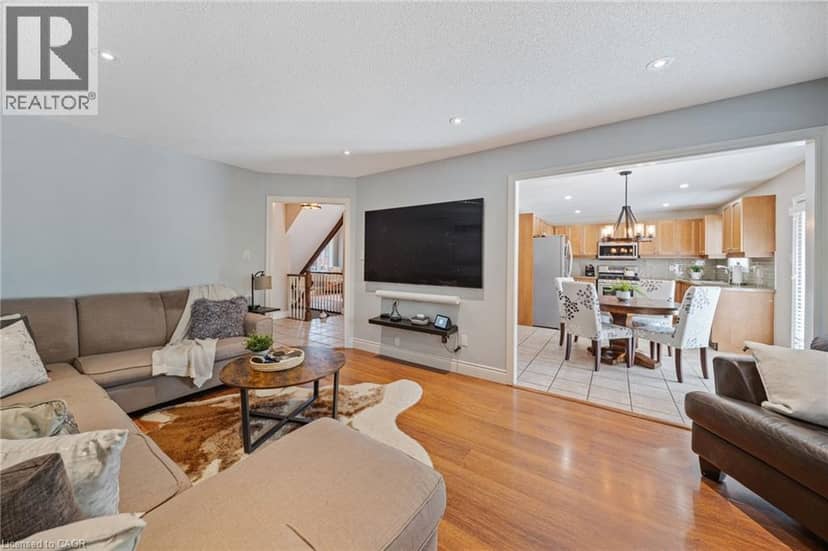 6 SCOTTSWOOD Lane — photo 18 of 40