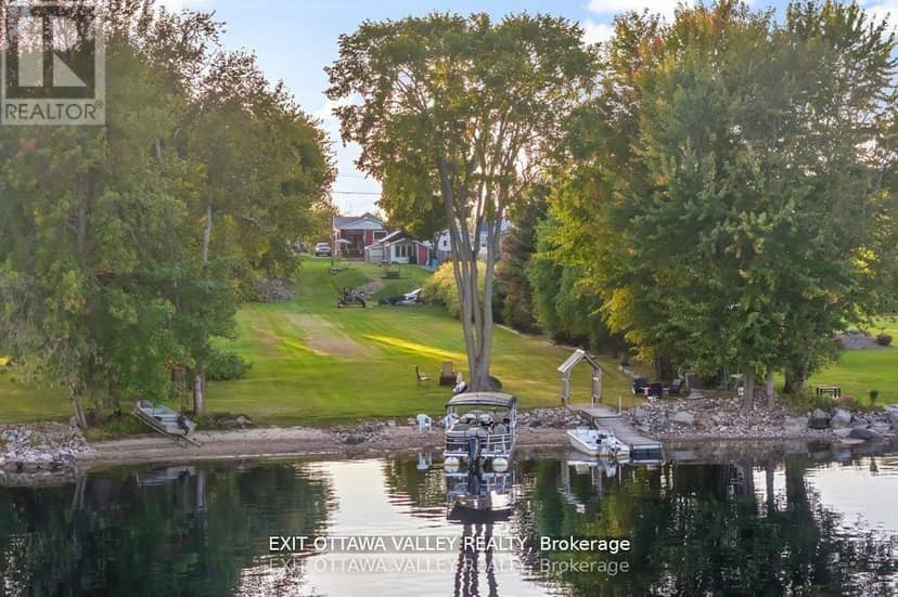 44 Lacroix Bay Road, Whitewater Region