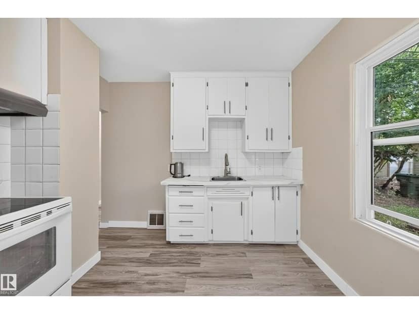11207 72 AV NW — photo 11 of 32