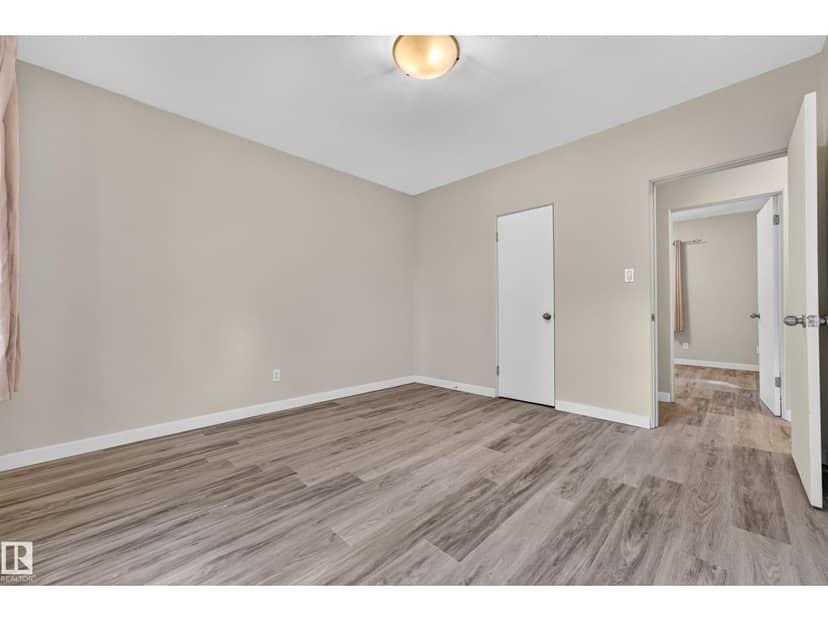 11207 72 AV NW — photo 13 of 32