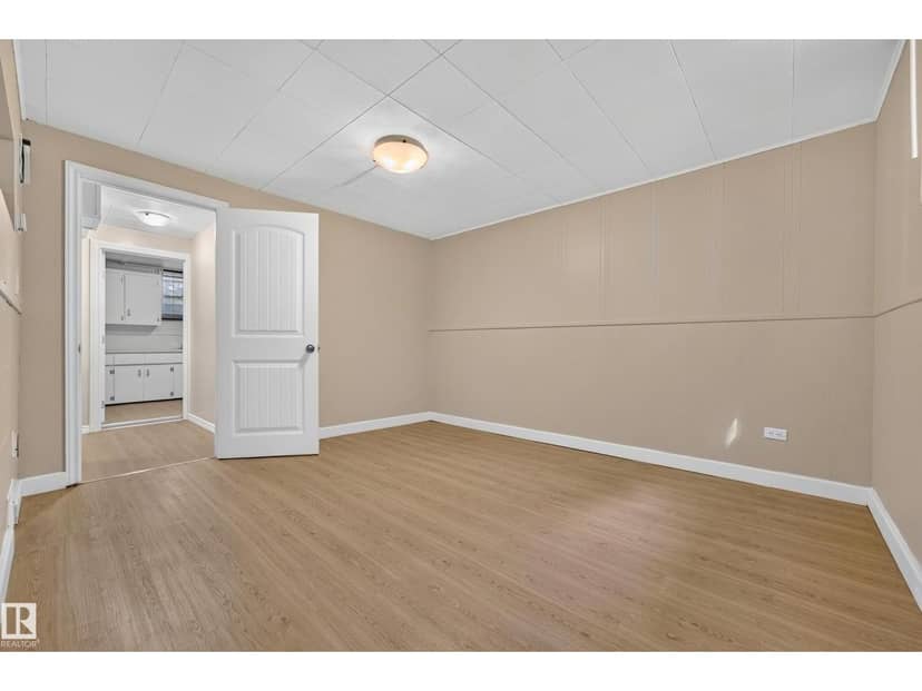 11207 72 AV NW — photo 23 of 32