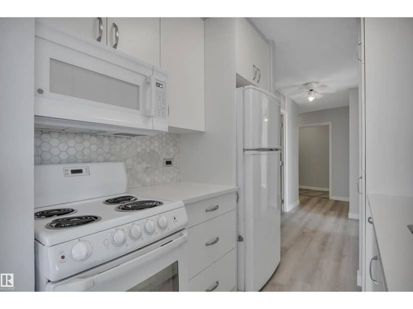 #210 10883 Saskatchewan Dr NW — photo 11 of 38