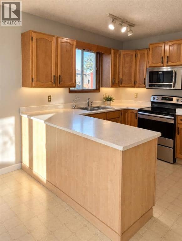 27 Castlebrook Court NE, Calgary, photo 2