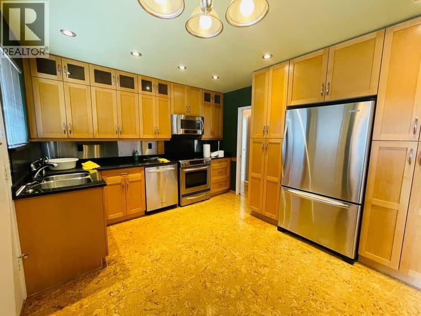 900 CORNELL AVENUE, Coquitlam, photo 2