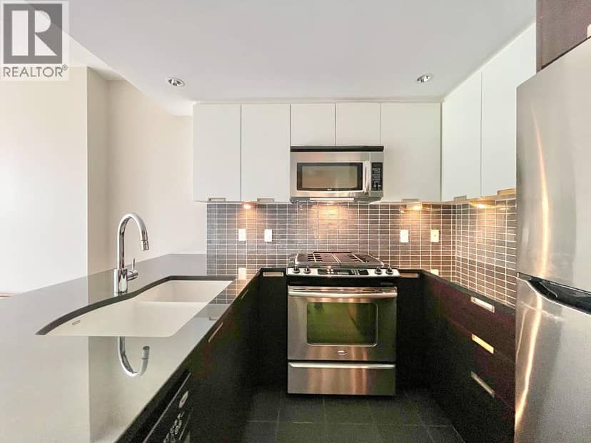 602 2968 GLEN DRIVE, Coquitlam, photo 2