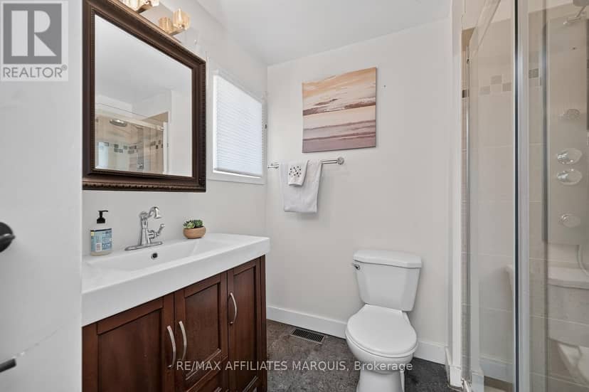 12 Churchill Crescent — photo 21 of 36