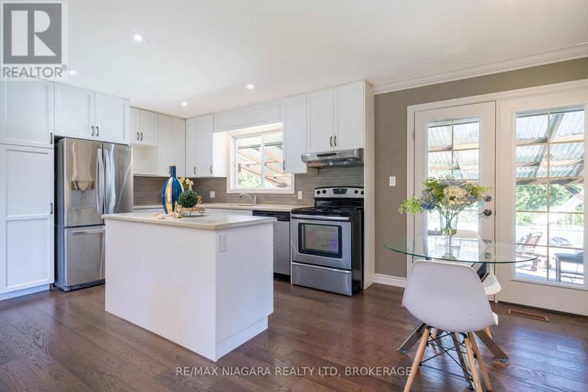 8 Fernwood Terrace — photo 10 of 40