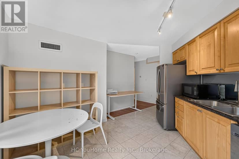 607 - 801 Bay Street — photo 8 of 25