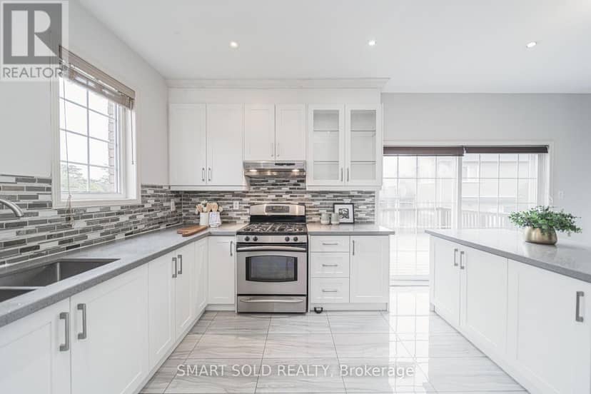 16 Courtney Crescent — photo 14 of 39