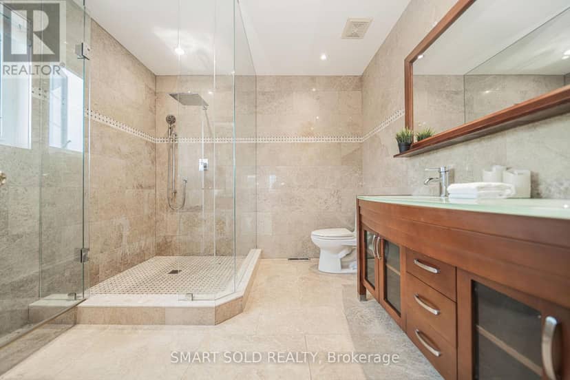 16 Courtney Crescent — photo 24 of 39